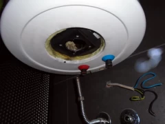 Vodoinstalater Veljko Vlahović